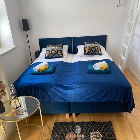 Queen Bee Cracow Old Town *